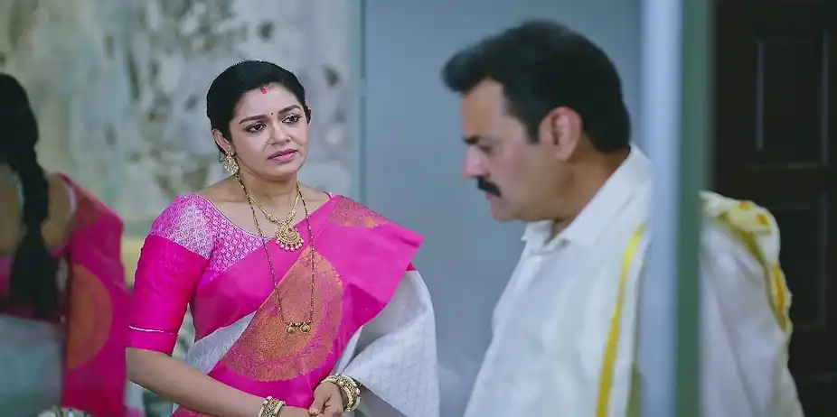 Goutham Tries to Change Bhoomika's Decision - Amruthadhaare