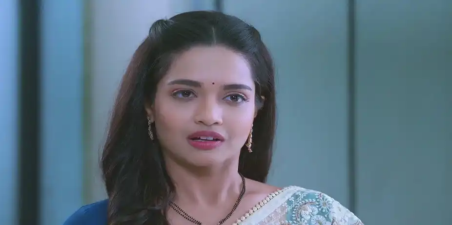 Leela Is Surprised to See AJ Preparing for Her Photoshoot - Navri Mile Hitlerla