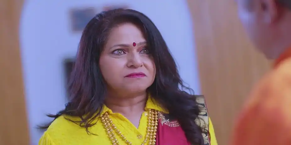 Sadanand Tries to Placate Vishakha - Punha Kartavya Ahe