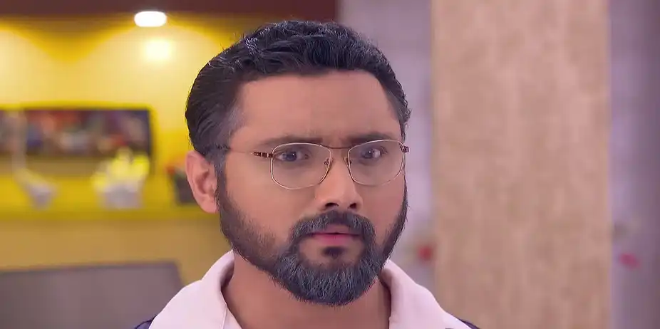 Vaidehi Finds Urmila's Shawl Familiar - Jagadhatri