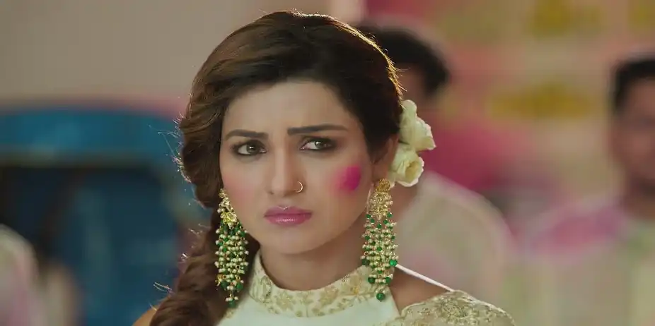 Avani Lashes Out at the Women of the Locality - Bas Itna Sa Khwaab