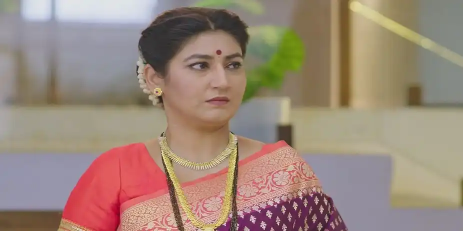 Damini Gets Exposed in front of Everyone - Paaru