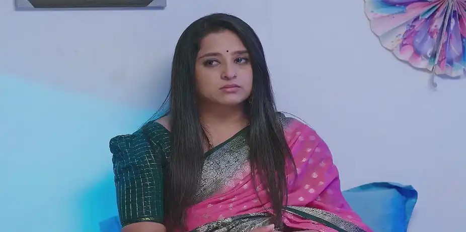 Jayanth Summons a Doctor to Check on Jahnavi - Lakshmi Nivasa