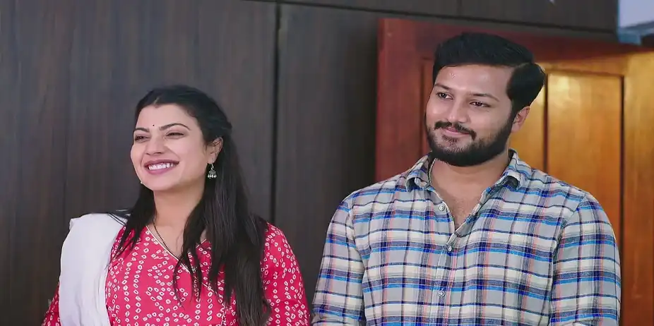 Sandhya Gives Tulasi a Sweater She Knit - Shrirasthu Shubhamasthu 