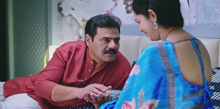Bhoomika Teases Goutham over His Behaviour - Amruthadhaare