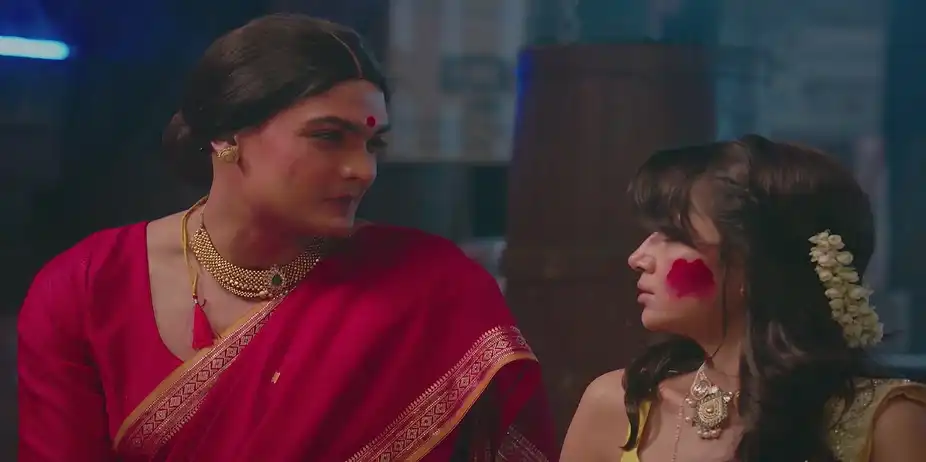 Rajiv Holds Amruta Captive - Kaise Mujhe Tum Mil Gaye