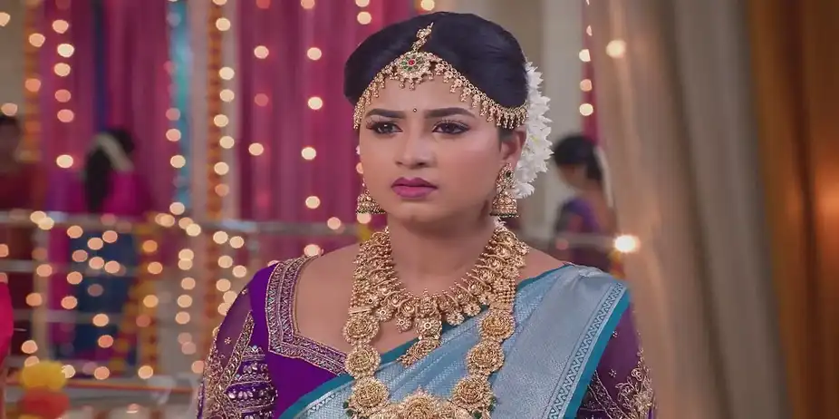 Maya Instigates Revathi - Karthigai Deepam