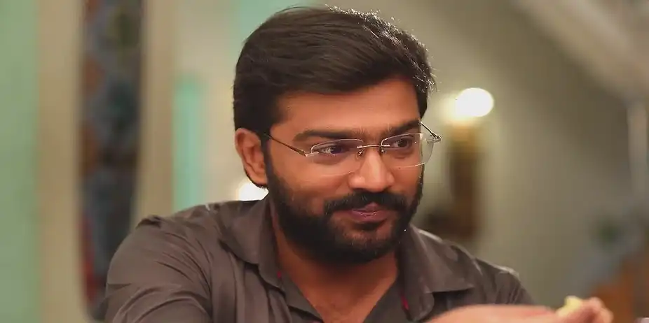 Bommi Gets Emotional - Ninaithale Innikkum