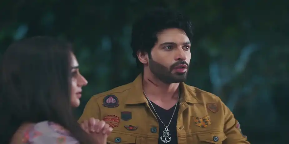Jagriti Saves Her and Suraj's Lives - Jagriti