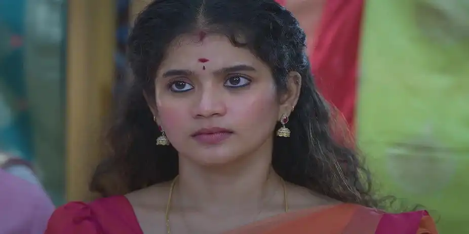 Maaran Selects Sari for Brinda - Veera