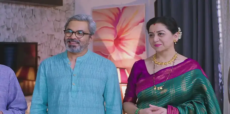 Madhav's Family Blesses Nidhi and Sanjay - Shrirasthu Shubhamasthu