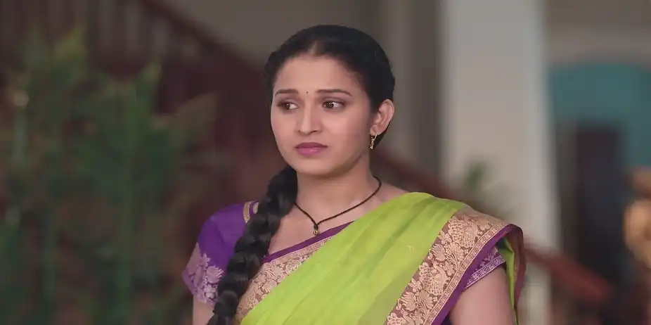 Meera Serves the Neem Chutney to Everyone - Tula Japnar Aahe