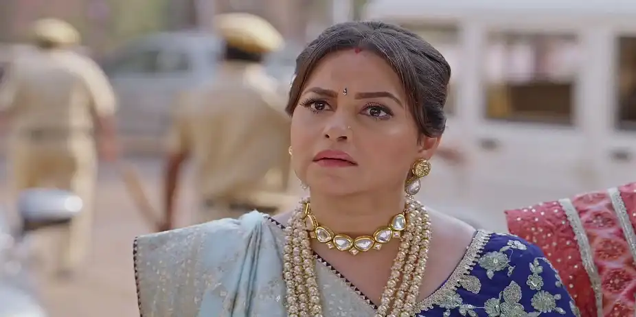 Raunak and His Family Head to a Temple - Kumkum Bhagya
