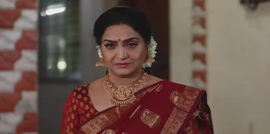 Maya Rebukes the Goons - Maari