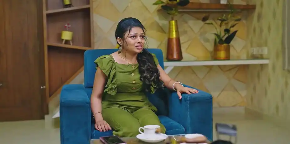 Diya Feels Scared on Learning Malli's Actions - Amruthadhaare