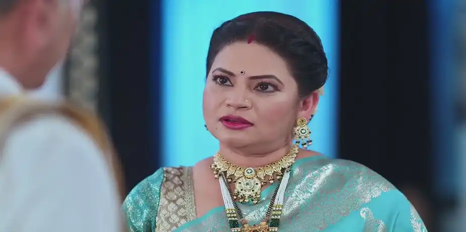 Bhairavi Threatens Daddy Over the Advertisement - Lakhat Ek Amcha Dada