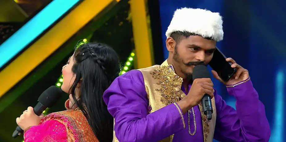 Vijay Talks to Gurleen in Marathi - Chal Bhava Cityt