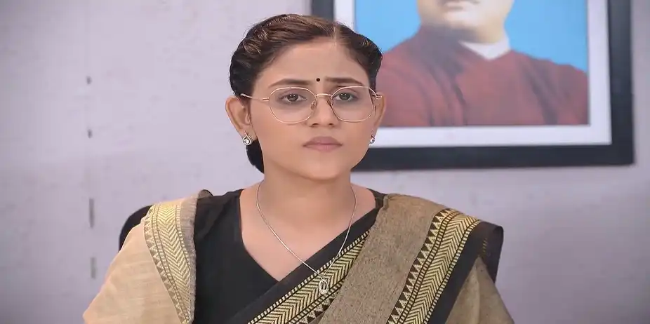 Priya Discusses an Incident - Suna Jhia