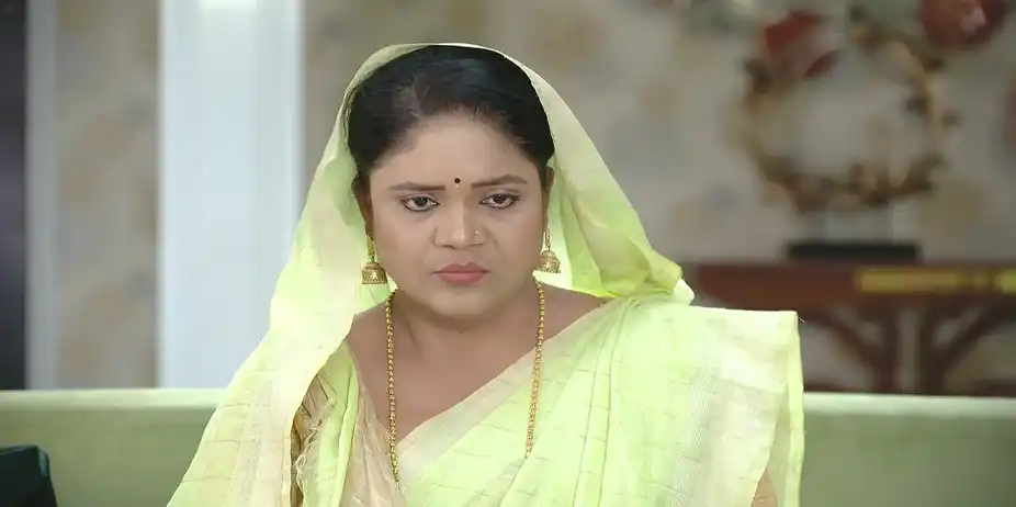 Sambhav's Grandmother Scolds Usha - Suna Jhia