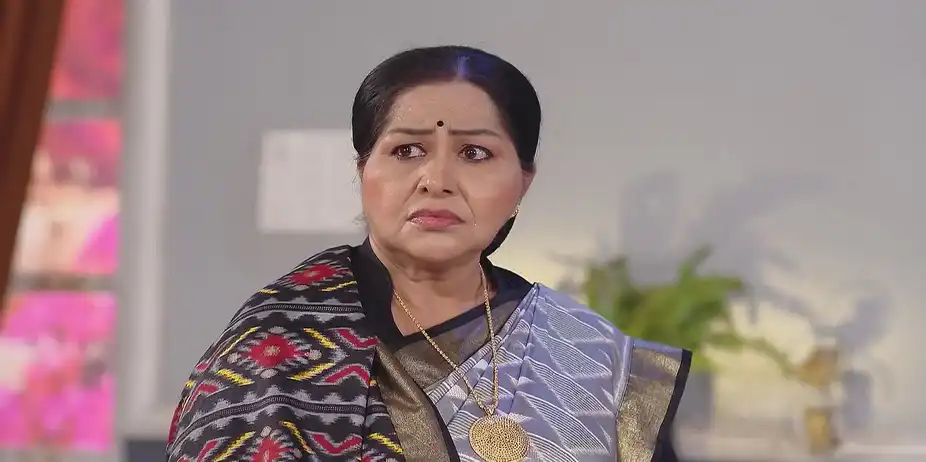 Chittaranjan Learns about Richa's Injury - Tuma Bina