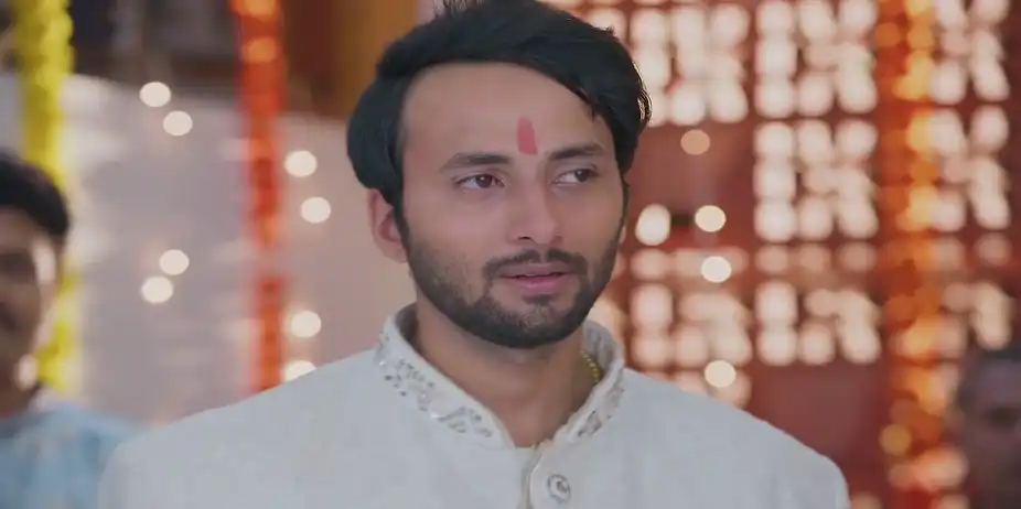 Gunaji Defends Shriniwas - Lakshmi Niwas