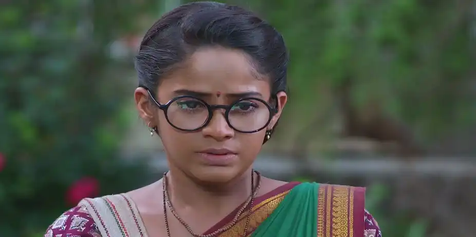 Bhairavi Punishes Savali for Singing - Savalyachi Janu Savali