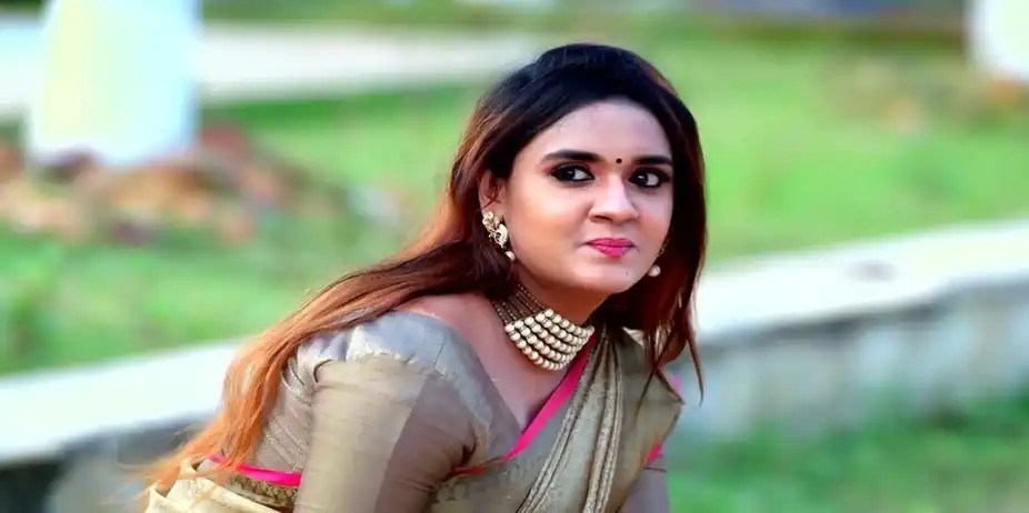 Pudhu Pudhu Arthangal S1 E259 - Pavitra Emerges as the Winner