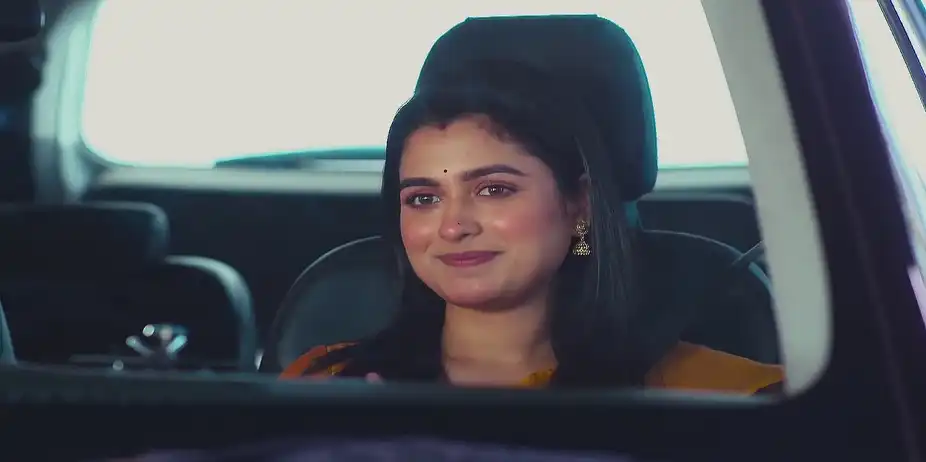 Raj and Shree Encounter an Old Lady - Amar Sangi