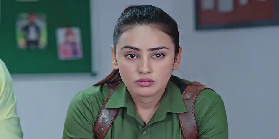 Veera Asks Naveen to Retrieve a Recording - Sehajveer