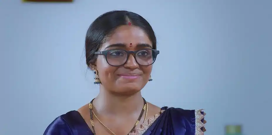 Deepa Helps Archana Get Ready - Brahmagantu