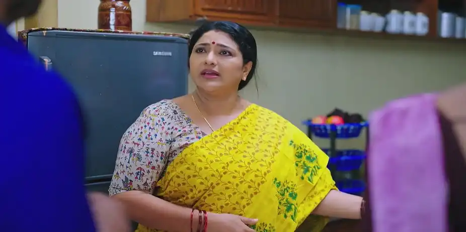 Raghavan Lies to Lakshmi - Getti Melam