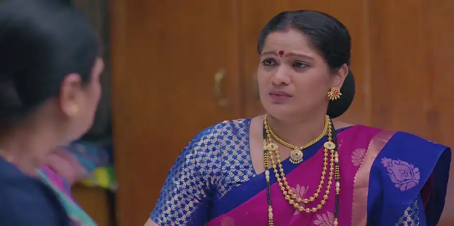 Lakshmi Refuses to Take the Money Offered by Lalita - Lakshmi Niwas