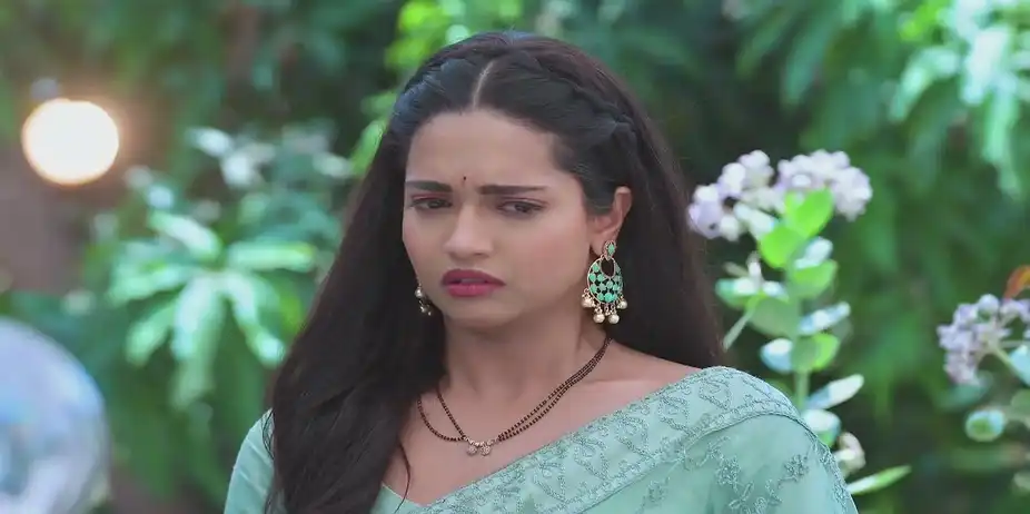 Leela's Conscience Advises Her - Navri Mile Hitlerla