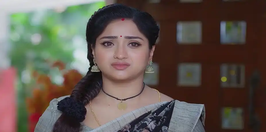 Vishalakshi's Words Make Trinayani Nervous - Trinayani