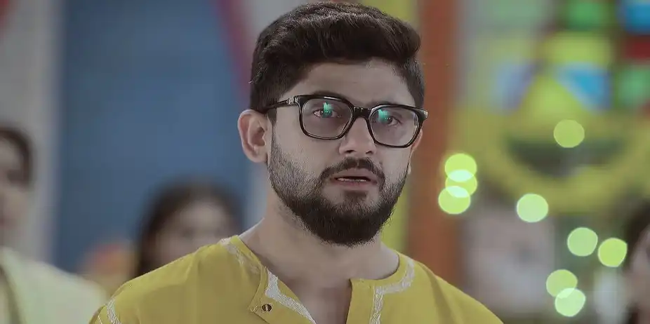 Dhrubo Tries to Ease Tapoti's Discomfort - Mittir Bari