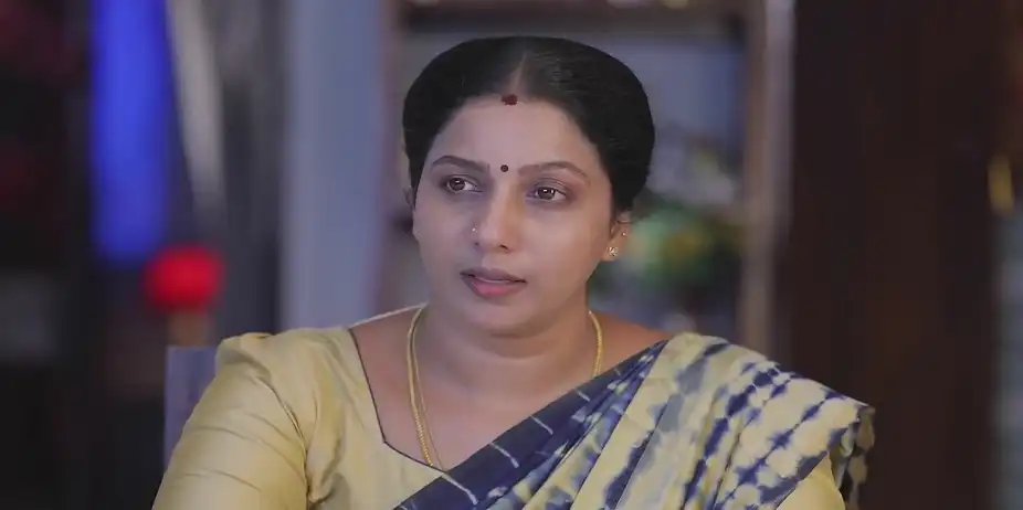 Lakshmi Gets Worried - Idhayam