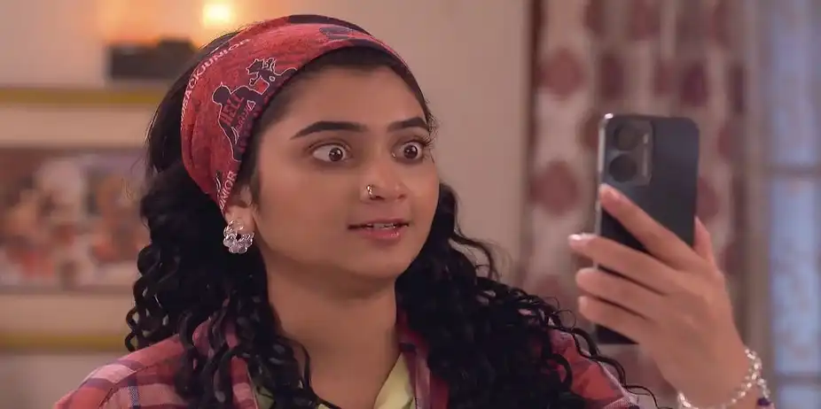 Durga Scolds Divya - Jagadhatri