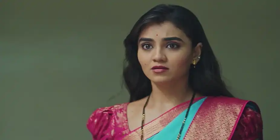 Tulja Takes Asha to a Hospital - Lakhat Ek Amcha Dada
