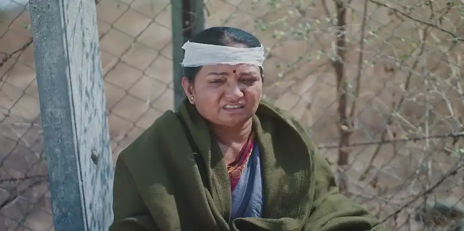 Satyajit Helps Asha - Lakhat Ek Amcha Dada