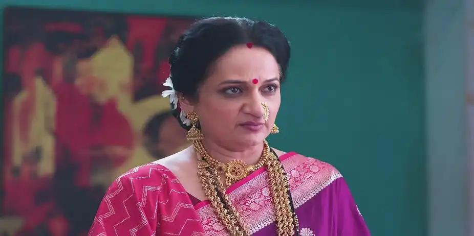 Bhuvaneshwari Asks Aaji to Go to Akshara's Home - Tula Shikvin Changlach Dhada