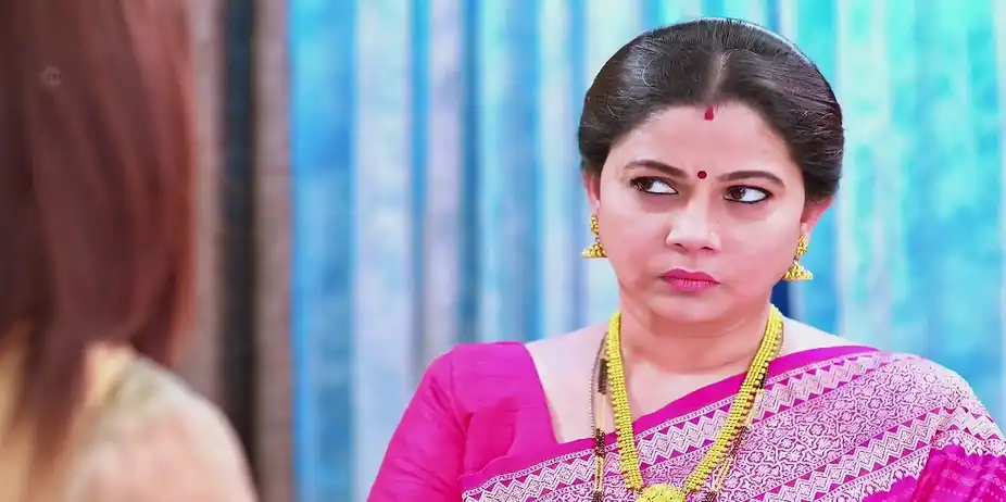 Tilottama Stops Asmi from Leaving - Savalyachi Janu Savali
