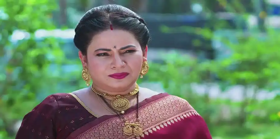 Bhairavi Comes to Meet Savali - Savalyachi Janu Savali