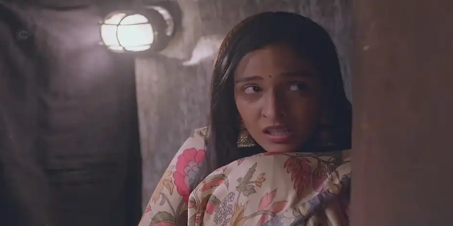 Lakshmi Tries to Evade the Midwife - Bhagya Lakshmi