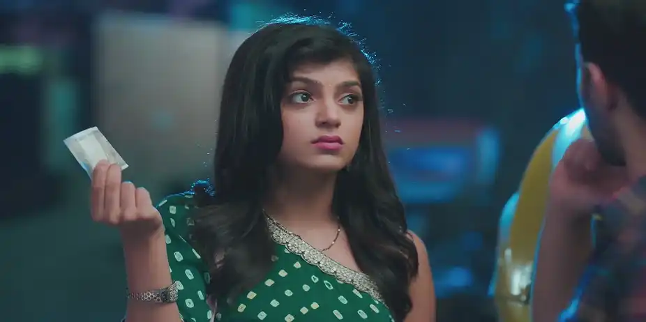 Unnati Meets Babli's Lover - Jaane Anjaane Hum Mile