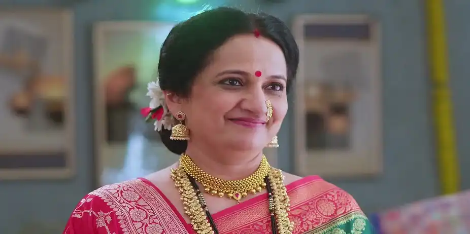 Bhuvaneshwari Prepares for Akshara's Welcome - Tula Shikvin Changlach Dhada