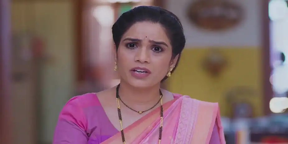 Veena's Fitting Reply to Sinchana - Lakshmi Niwas