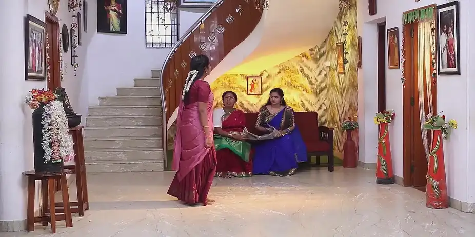 Thulasi Worries about Siva - Mounam Pesiyadhe