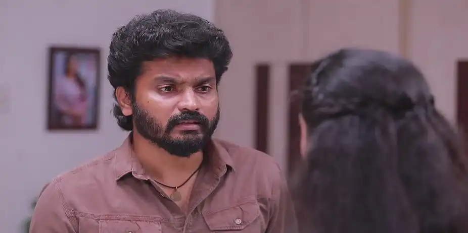 Valli Gets Veerashekaran's Phone - Valliyin Velan