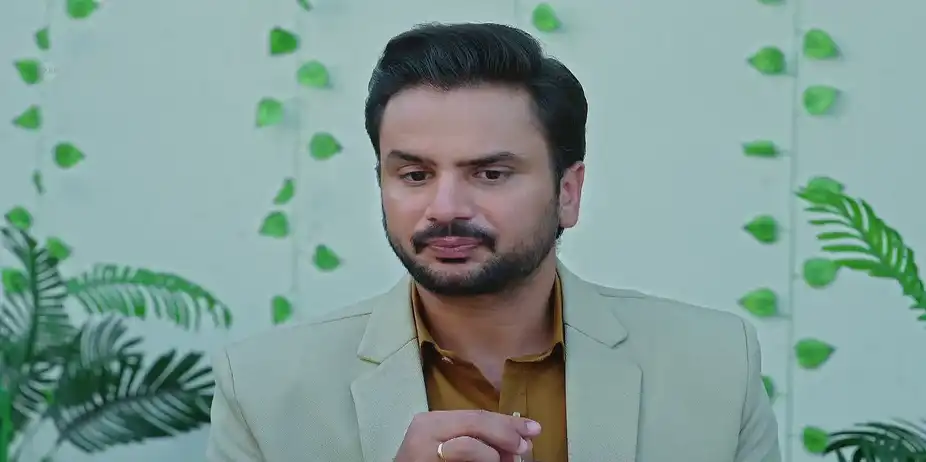 Ridhi Spots Anshuman with a Woman - Nava Mod