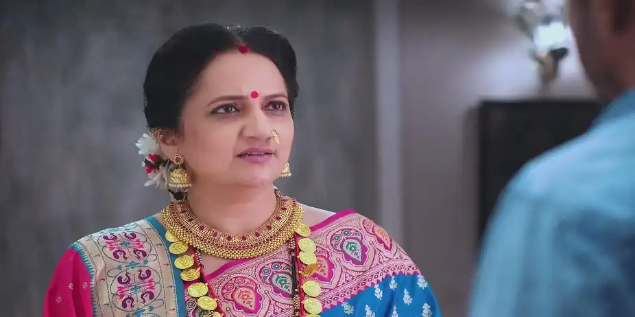Charuhas Expresses His Joy to Akshara - Tula Shikvin Changlach Dhada